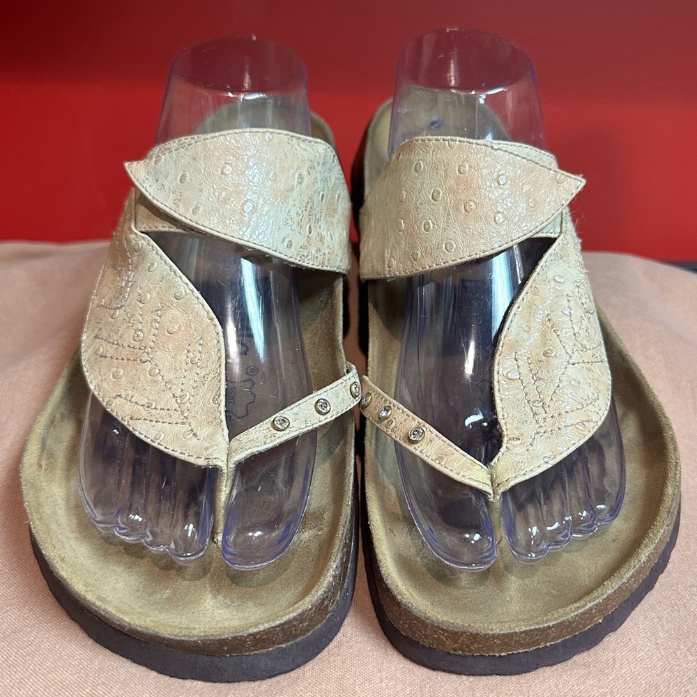 Betula by Birkenstock Embossed Tan Leather Adjustable Thong Sandal Women’s Sz 10